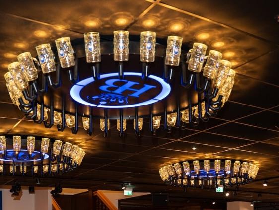 Masskrug-Deckendekoration Gastraum Königshof