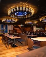 Gastraum Hofbräu im Königshof Essen mit Masskrugdekoration