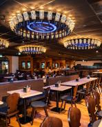 Gastraum Wirtshaus Hofbräu im Königshof Essen mit Masskruglampe